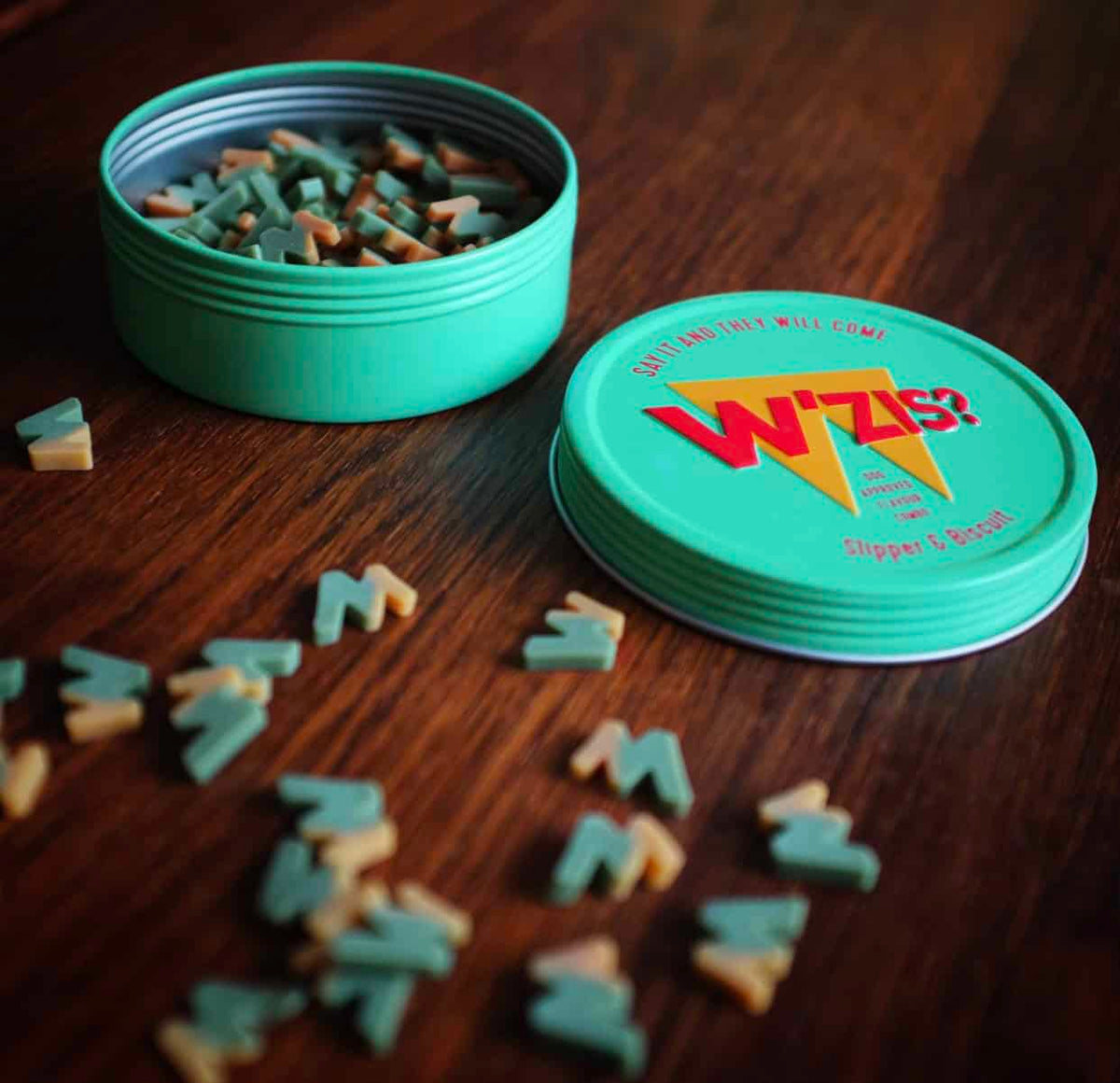 W’ZIS slipper & biscuit