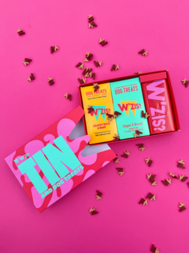Boîte et friandises pour chien rouges